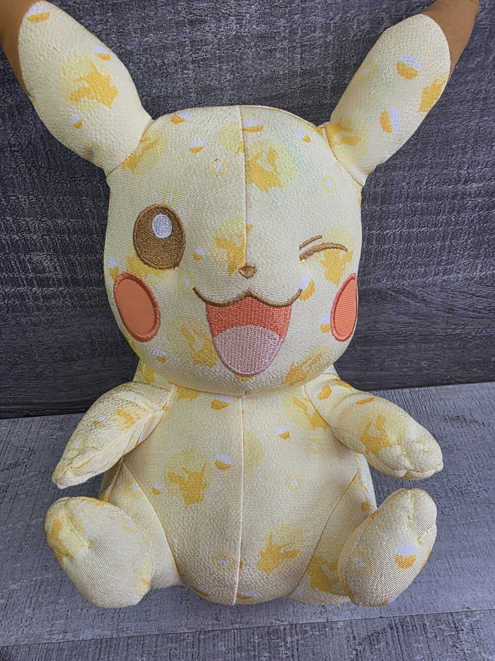 Pokemon 20th Anniversary Special Limited Edition Pikachu Plush Tomy g59